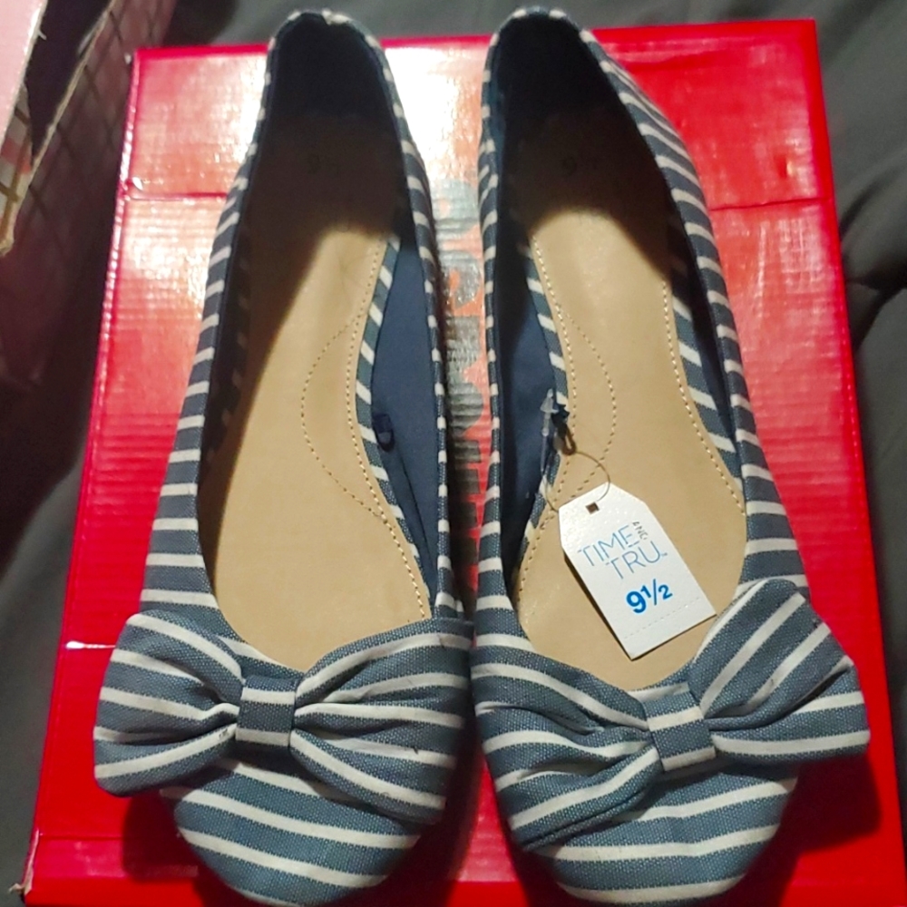 TimeTru brand blue&white striped  flats w bow size 9 1/2 new never worn.